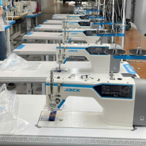 máy 1kim điện tử JACK A4 B-AC cắt chỉ lại mũi bằng moto bước . công ty máy may TÂM HỒNG PHÁT Biên hoà ĐT .0986960615
